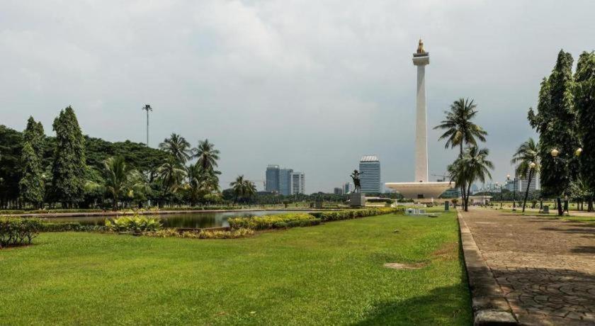 Blue Sky Hotel Petamburan Jakarta Exterior photo